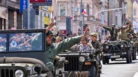 konvoj svobody|Konvoj svobody přilákal tisíce lidí, policie zjistila, kdo mával ...